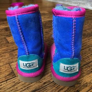 Toddler size 6 UGG’S